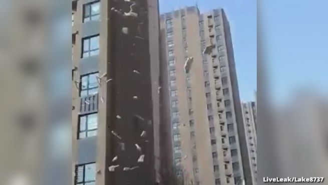 go to Peinlicher Pfusch: Es regnet Fassade vom Hochhaus