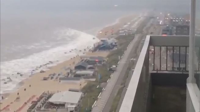 go to Niederländisches Wetterchaos: Mini-Tsunami in Zandvoort